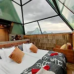 Aurora Pyramid Glass Igloos Köngäs