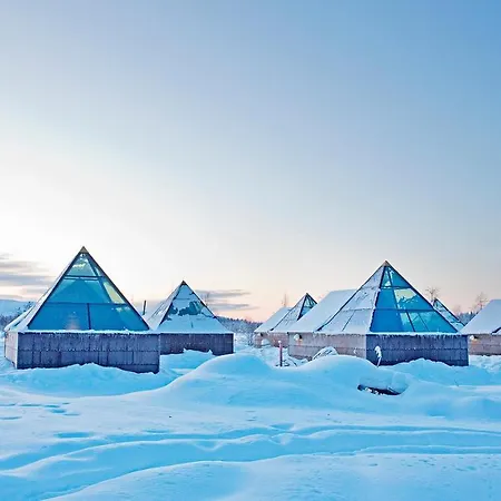 Aurora Pyramid Glass Igloos Köngäs