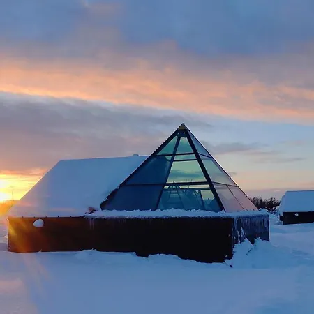 מלון Aurora Pyramid Glass Igloos 3*