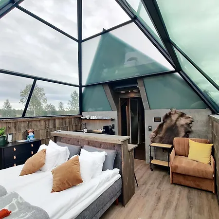 Hotel Aurora Pyramid Glass Igloos Köngäs