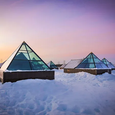 מלון Aurora Pyramid Glass Igloos 3*