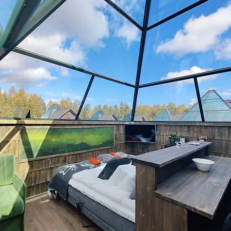 Aurora Pyramid Glass Igloos מלון Köngäs