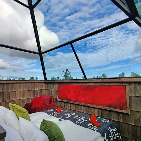 Aurora Pyramid Glass Igloos מלון Köngäs