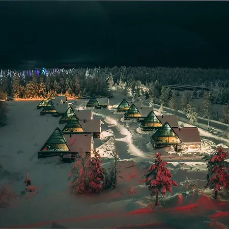 Hotell Aurora Pyramid Glass Igloos