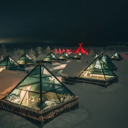 Hotell Aurora Pyramid Glass Igloos