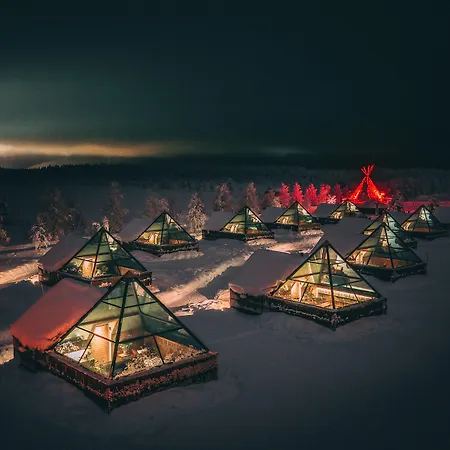 Aurora Pyramid Glass Igloos Hotell 3*