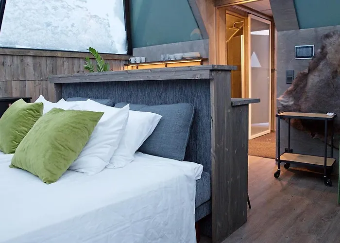 Aurora Pyramid Glass Igloos