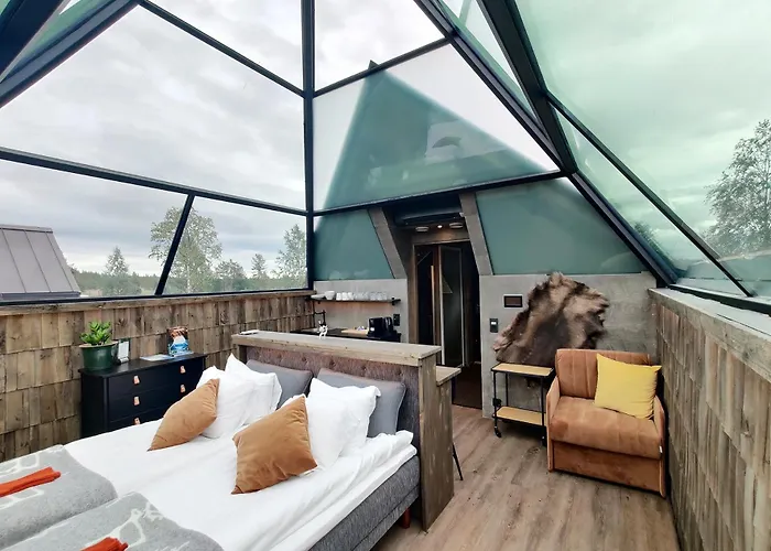Hotel Aurora Pyramid Glass Igloos Köngäs