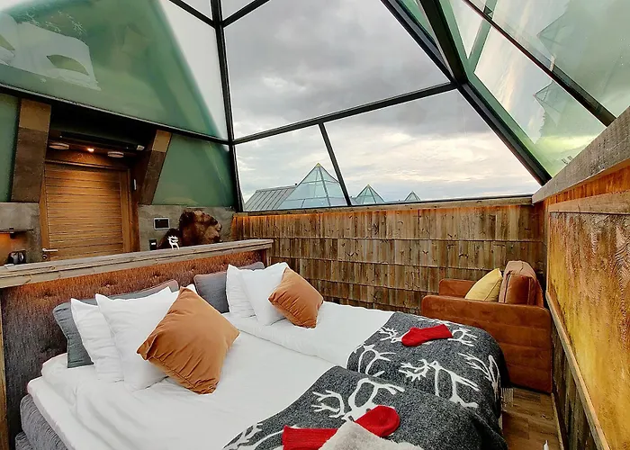 Aurora Pyramid Glass Igloos Köngäs