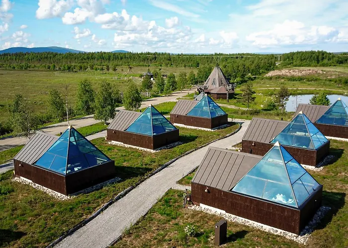 Hotel Aurora Pyramid Glass Igloos Köngäs