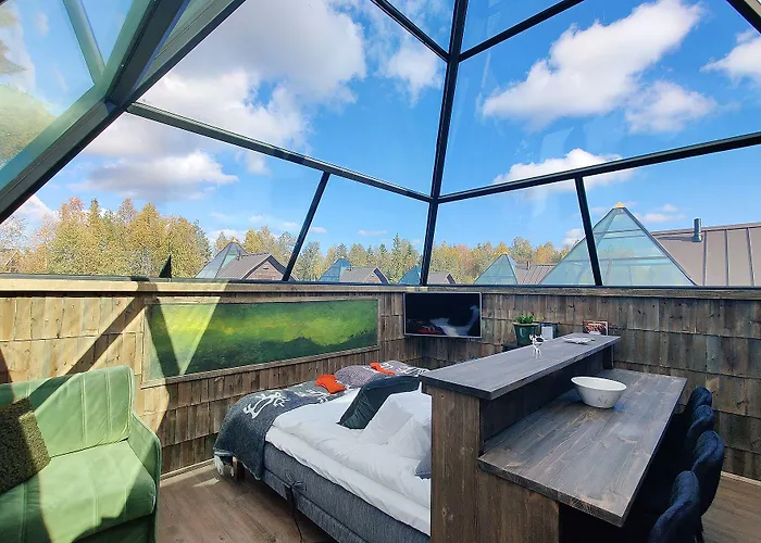 Aurora Pyramid Glass Igloos Hotel Köngäs
