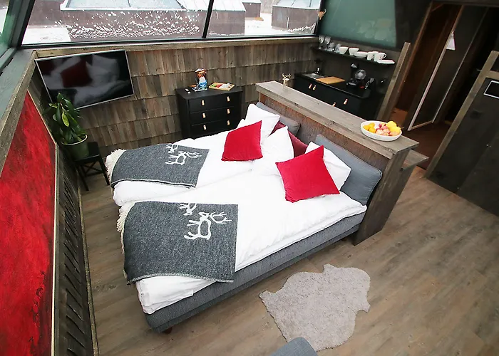 Aurora Pyramid Glass Igloos